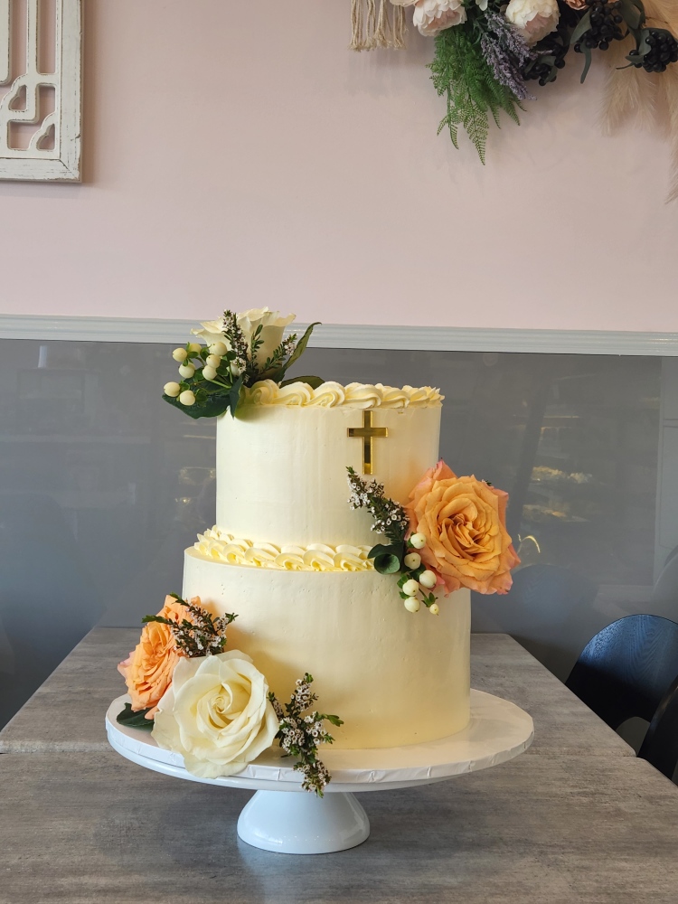 Christening Cake with fresh Flowers
